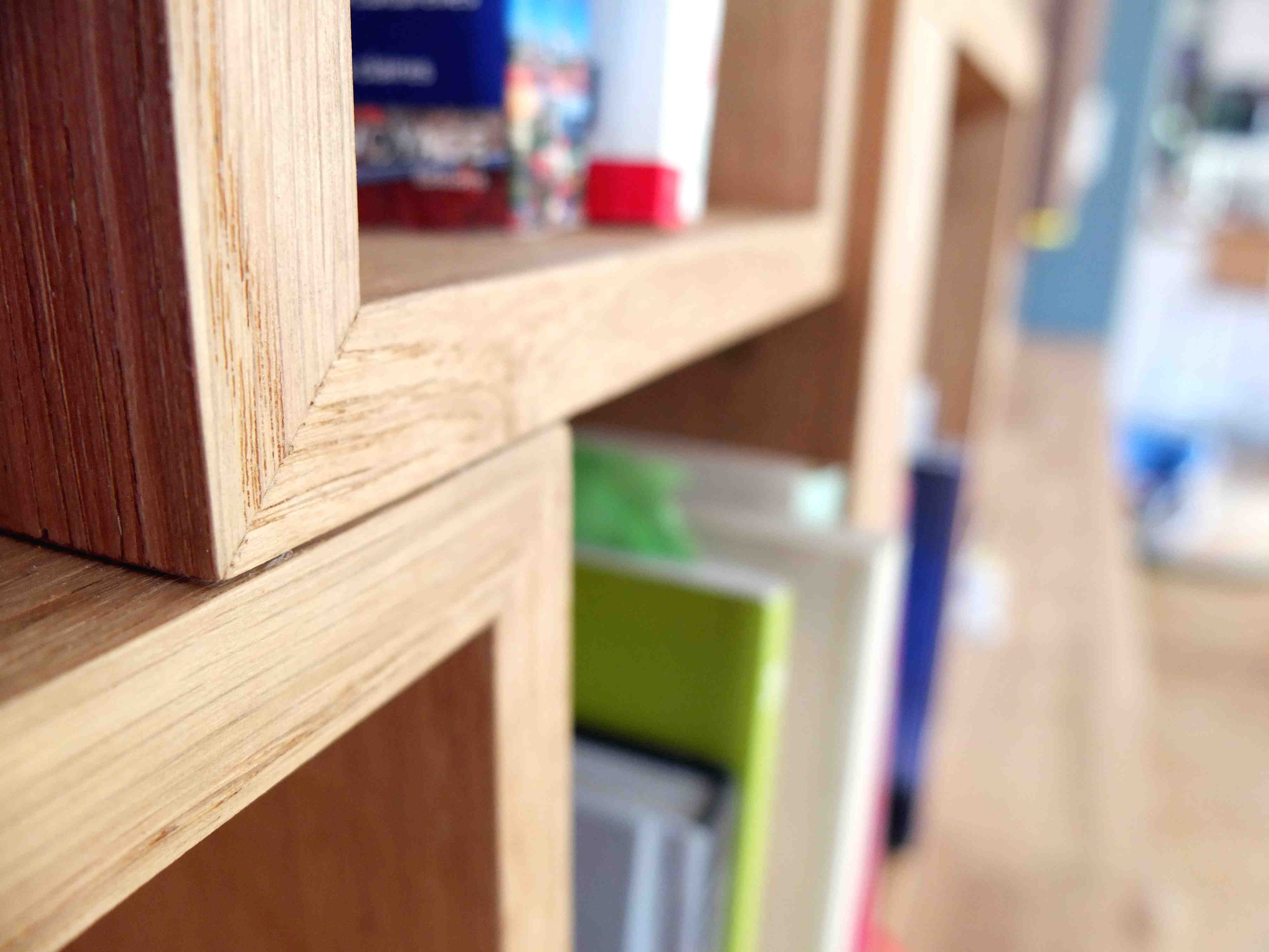 bibliothèque sur-mesure_caisson en contre-plaqué chêne