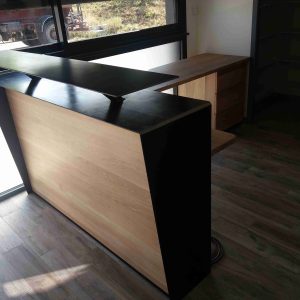 banque d'accueil en bois et métal