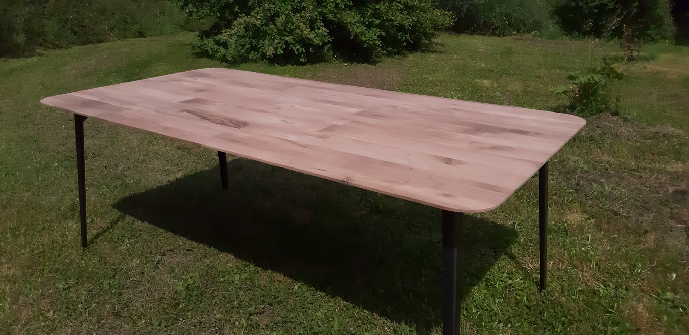 table en bois recyclé et métal