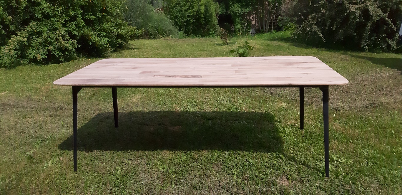 table en bois recyclé et métal