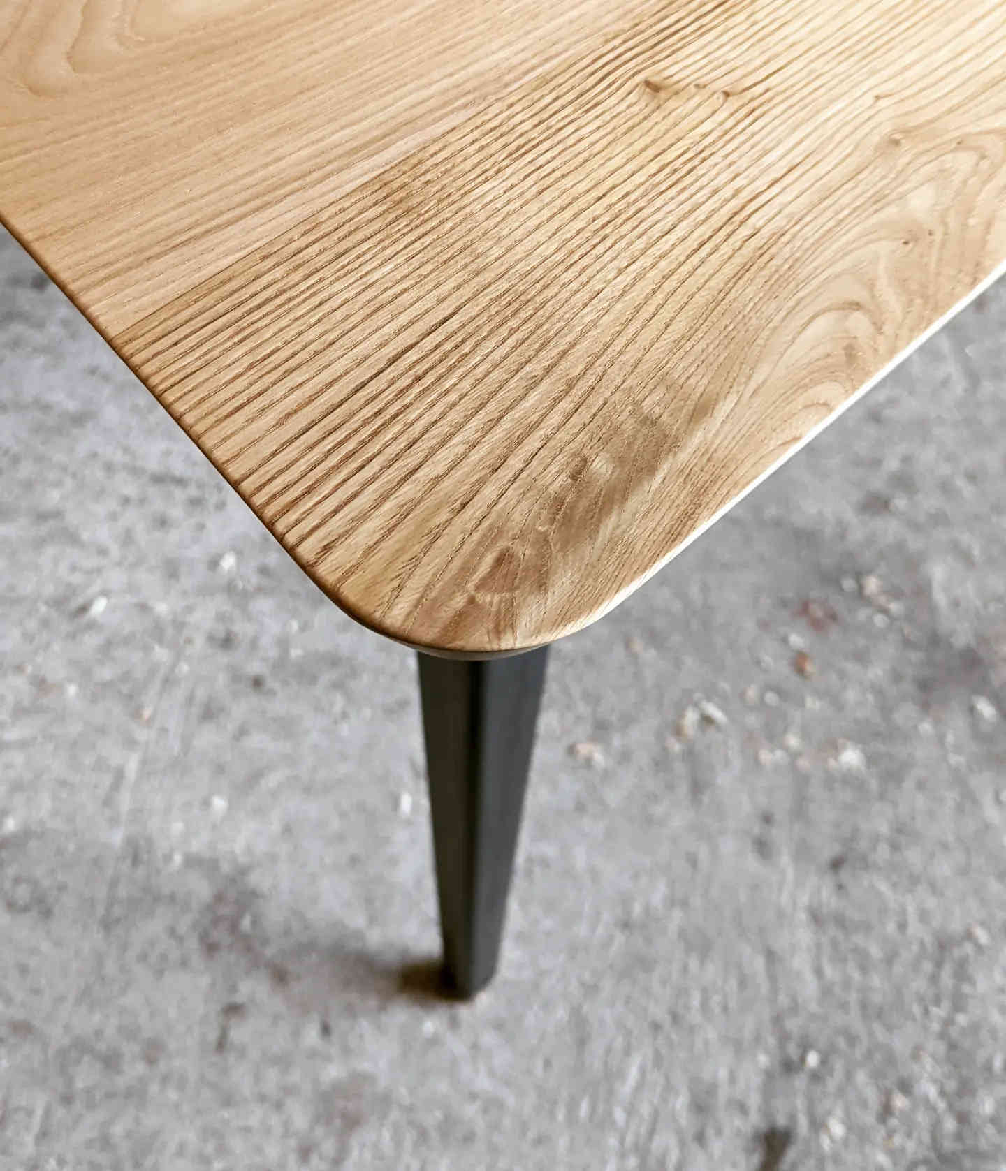 table en bois recycle et métal