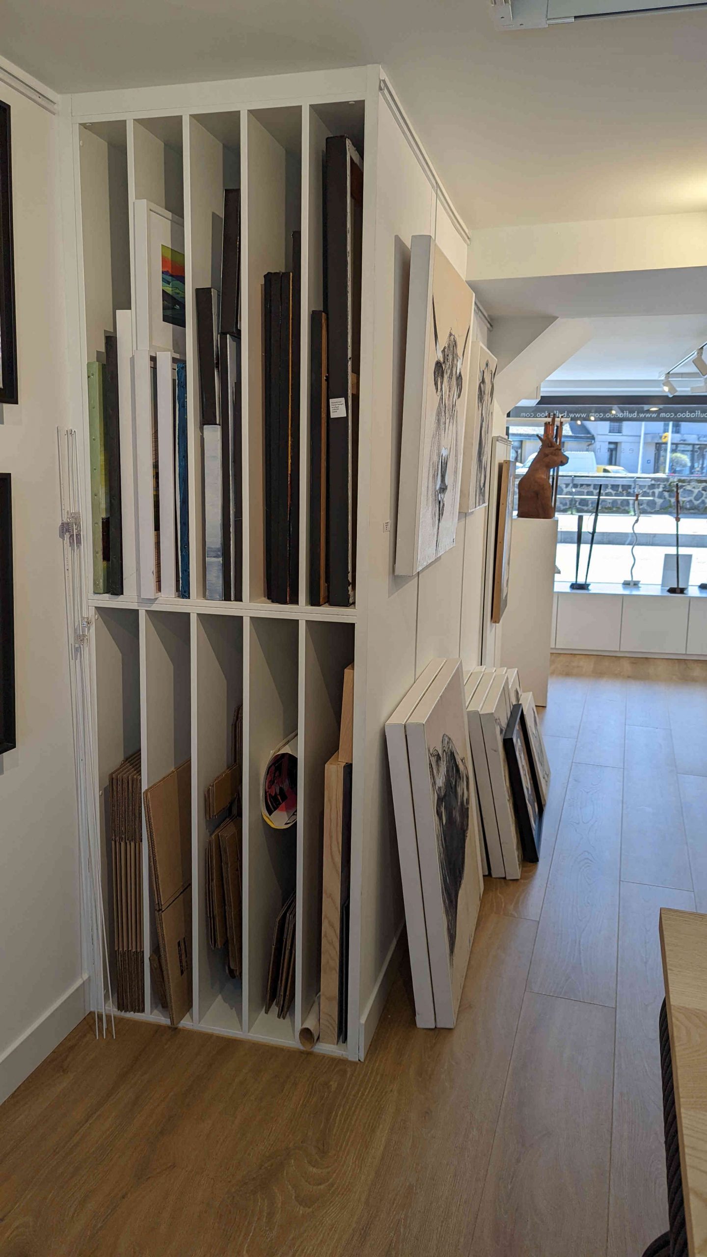 Une galerie d'art réaménagée – Image 3
